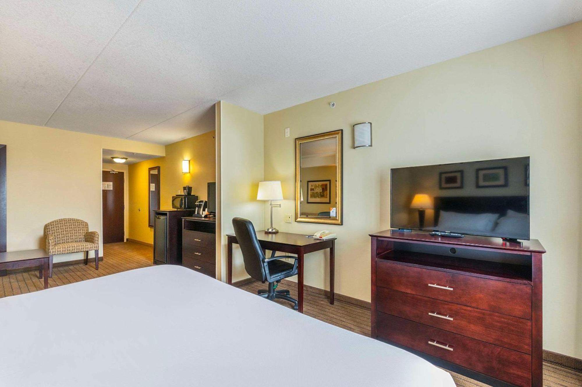 Comfort Inn & Suites Kincardine Bagian luar foto