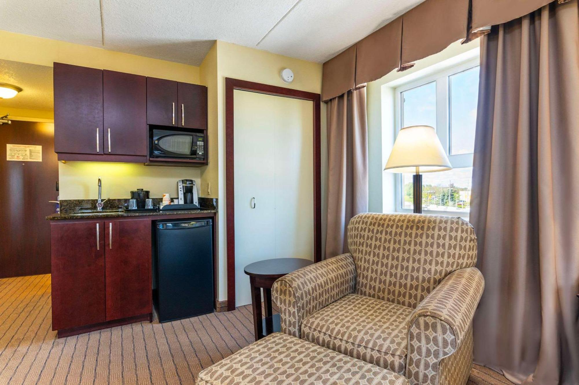 Comfort Inn & Suites Kincardine Bagian luar foto